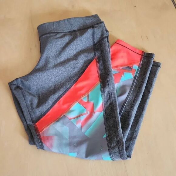 Under Armour gray and orange capri legging women's size L - Picture 3 of 3